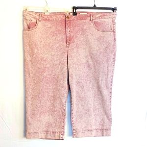 Women's plus sized denim capris